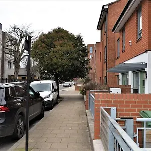 https://london-4-bedroom-house.cambridgehotelsuk.com