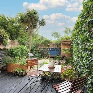 https://victoria-park-2-bedroom-house-w-garden-parking.cambridgehotelsuk.com